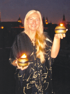 Lichtbollen aan de sky line in A'dam juli 05